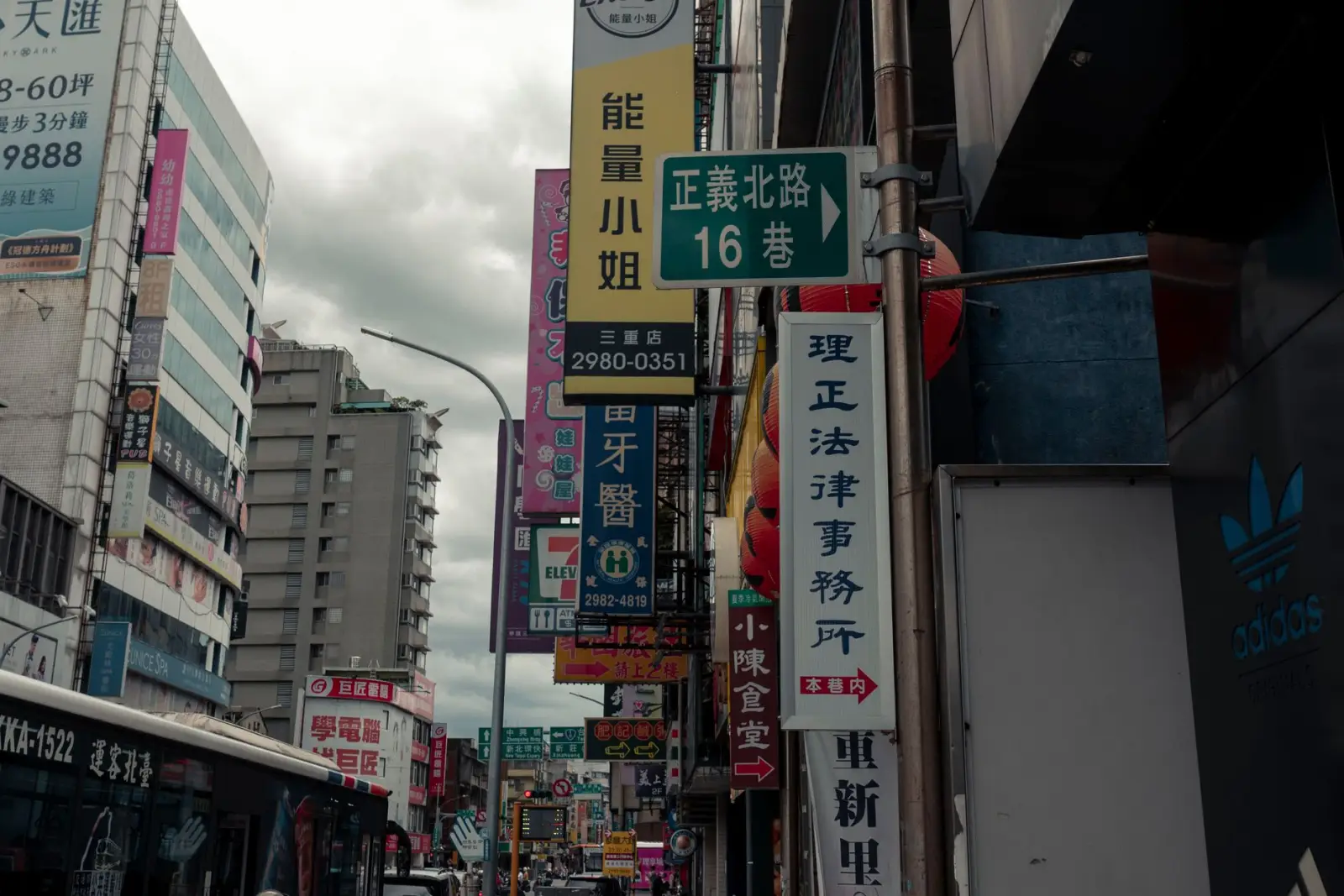 2025年汽车服务平台技术架构演进与开发趋势分析