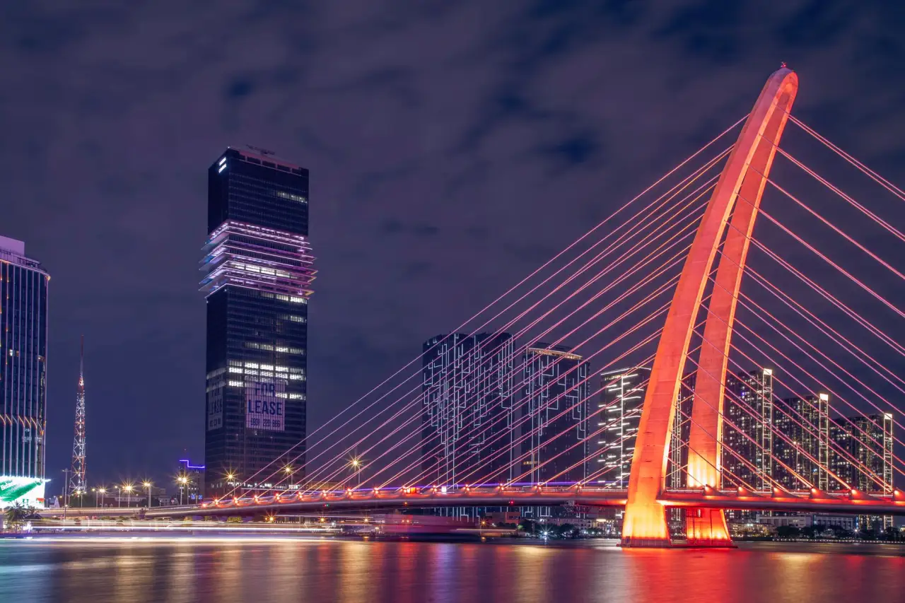 辽宁汽车服务平台技术选型对比：自研架构与SaaS方案优劣势分析