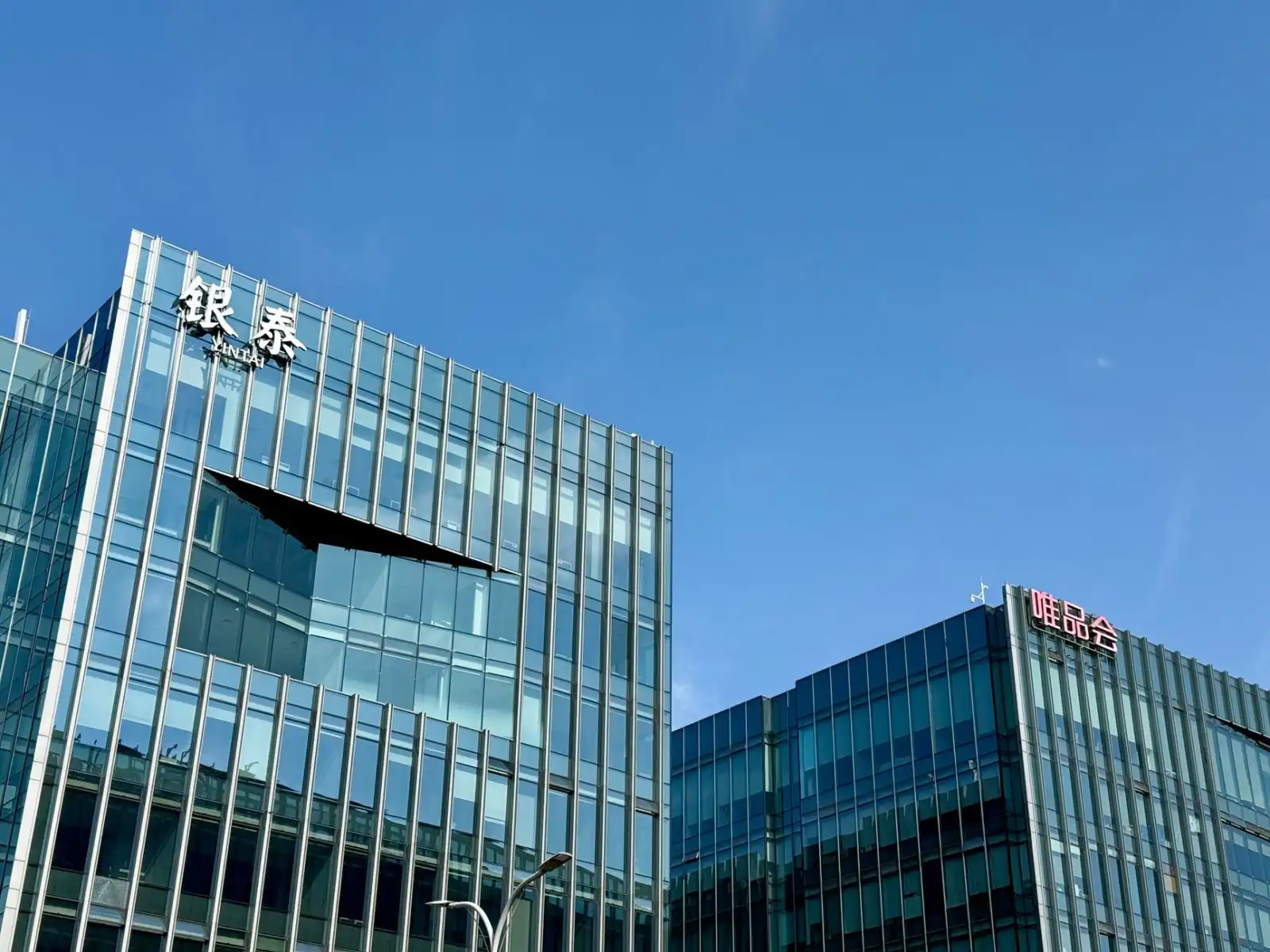 汽车服务类软件定制开发与通用模板的差异对比分析