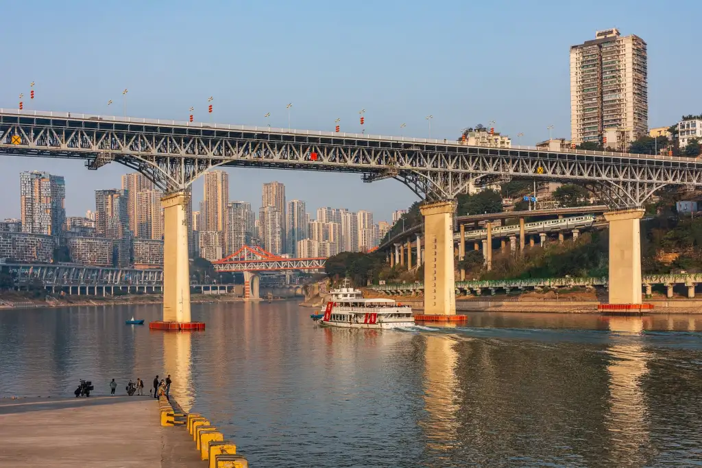 2025年汽车服务平台技术架构演进与研发趋势分析