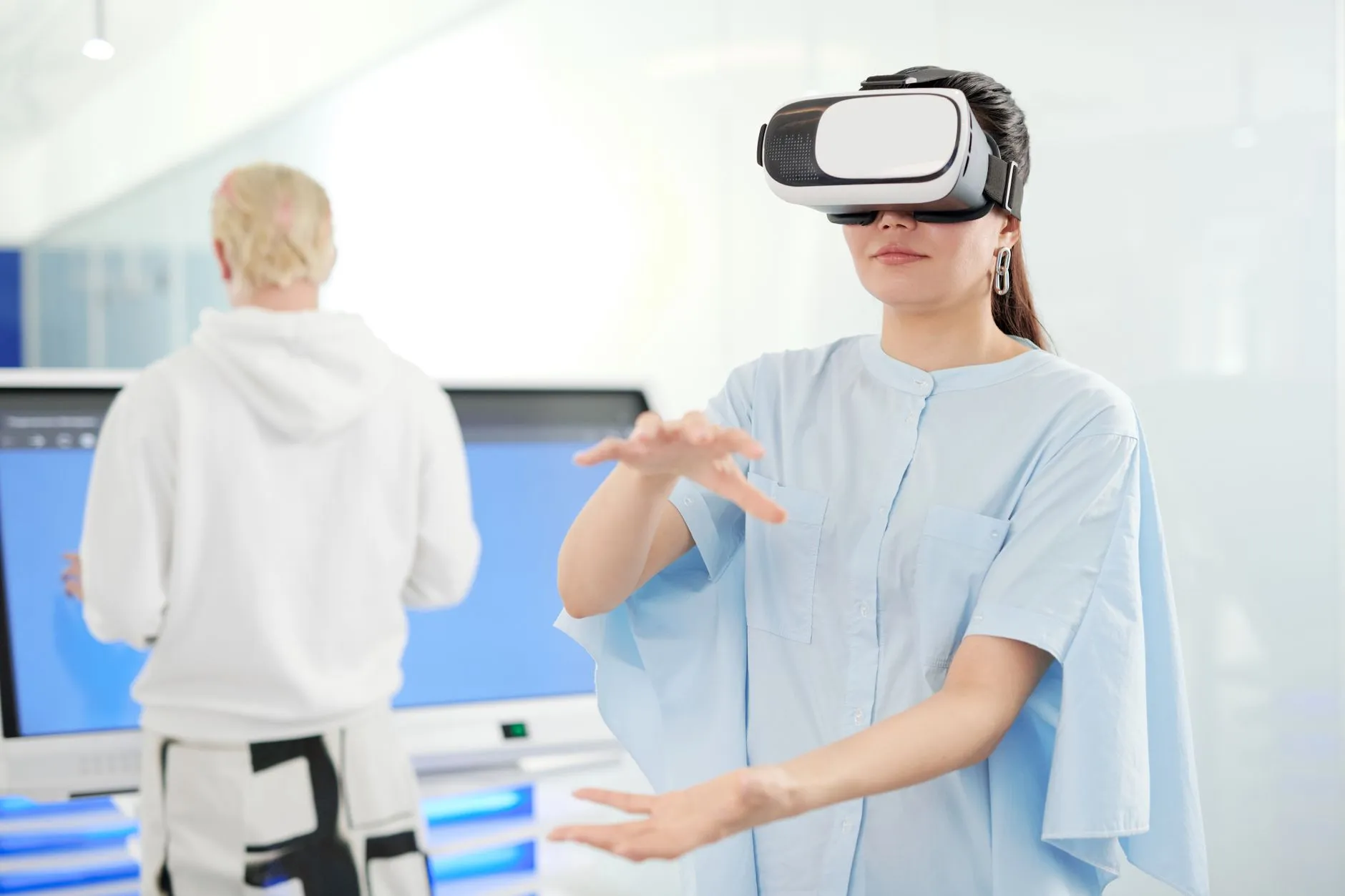 2025年汽车服务平台技术架构演进与大连开发实践