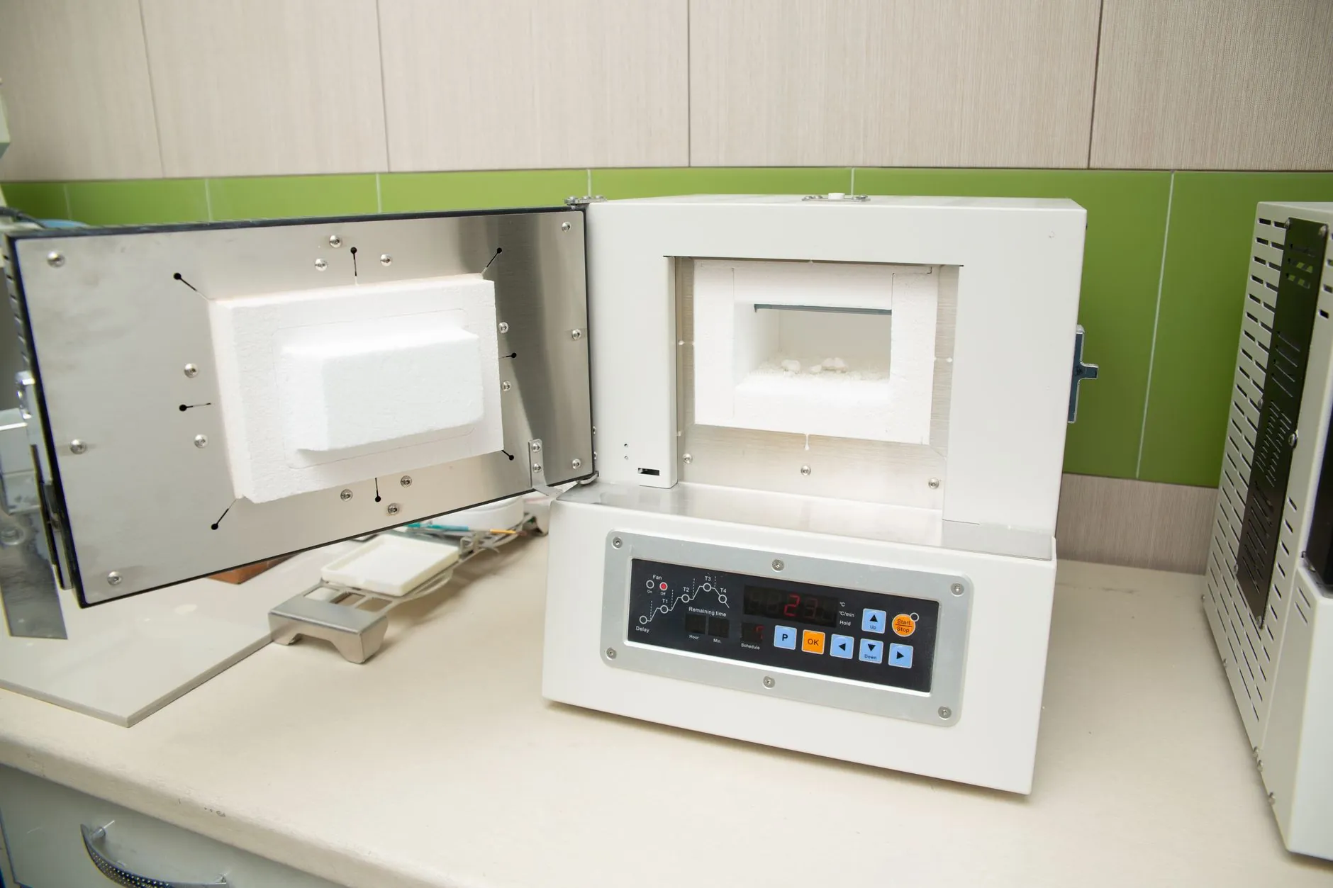 汽车服务平台开发技术演进：从资讯聚合到智能交易的关键路径