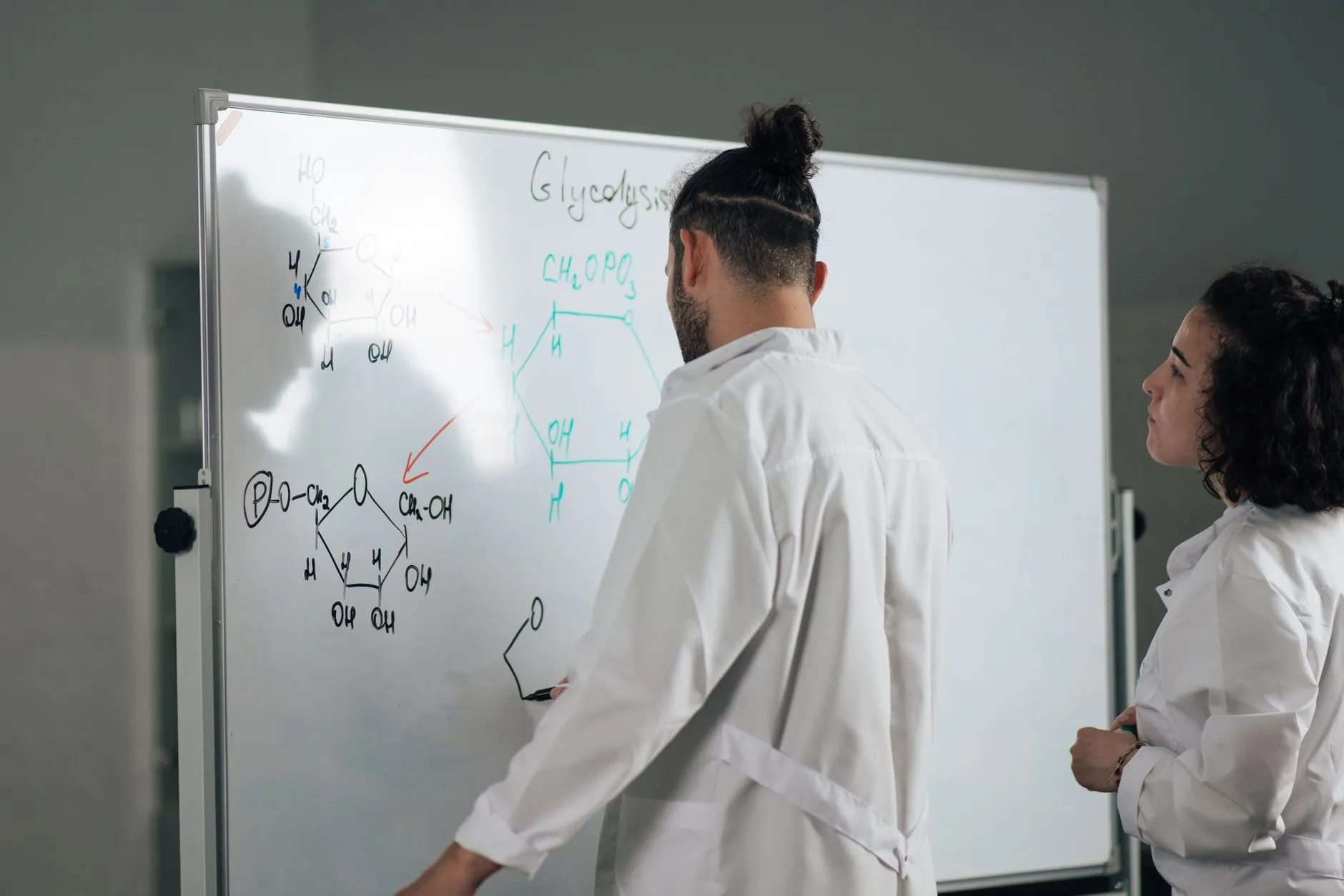 大连汽车服务平台开发技术架构与性能对比分析