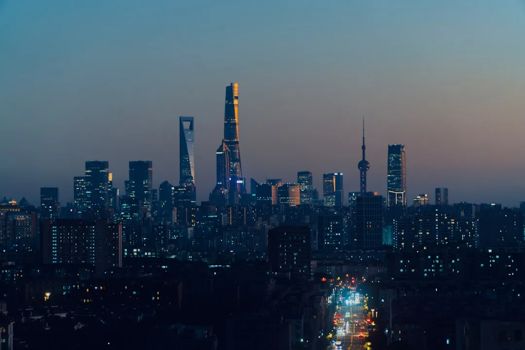 汽车资讯平台技术方案对比：主流开发框架与性能评估